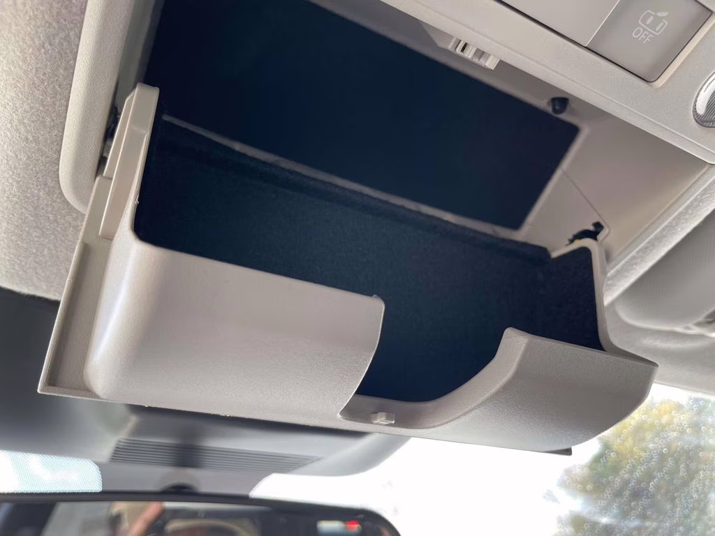 2026 Aspen White/Super Black Nissan Kicks SR FWD SUV