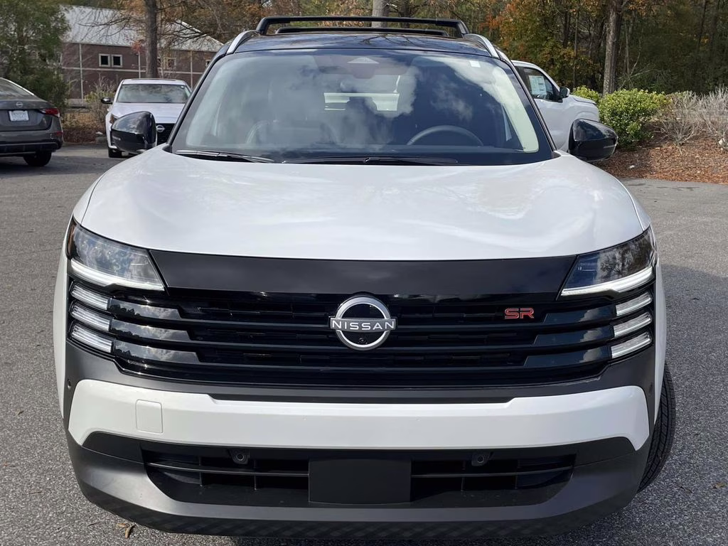 2026 Aspen White/Super Black Nissan Kicks SR FWD SUV