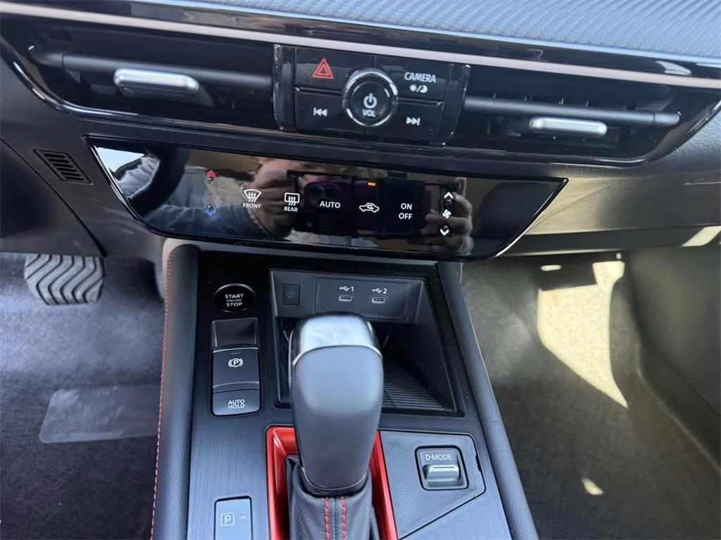 2025 Deep Blue Pearl/Gun Metallic Nissan Kicks SR FWD SUV