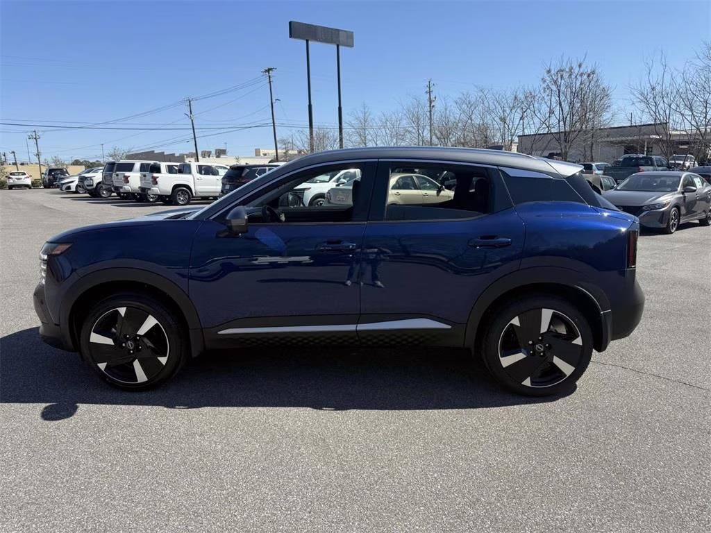 2025 Deep Blue Pearl/Gun Metallic Nissan Kicks SR FWD SUV