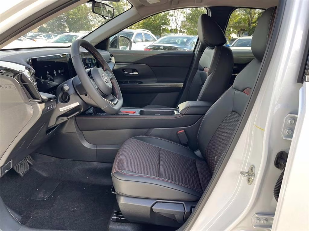 2026 Aspen White Tricoat Nissan Kicks SR FWD SUV