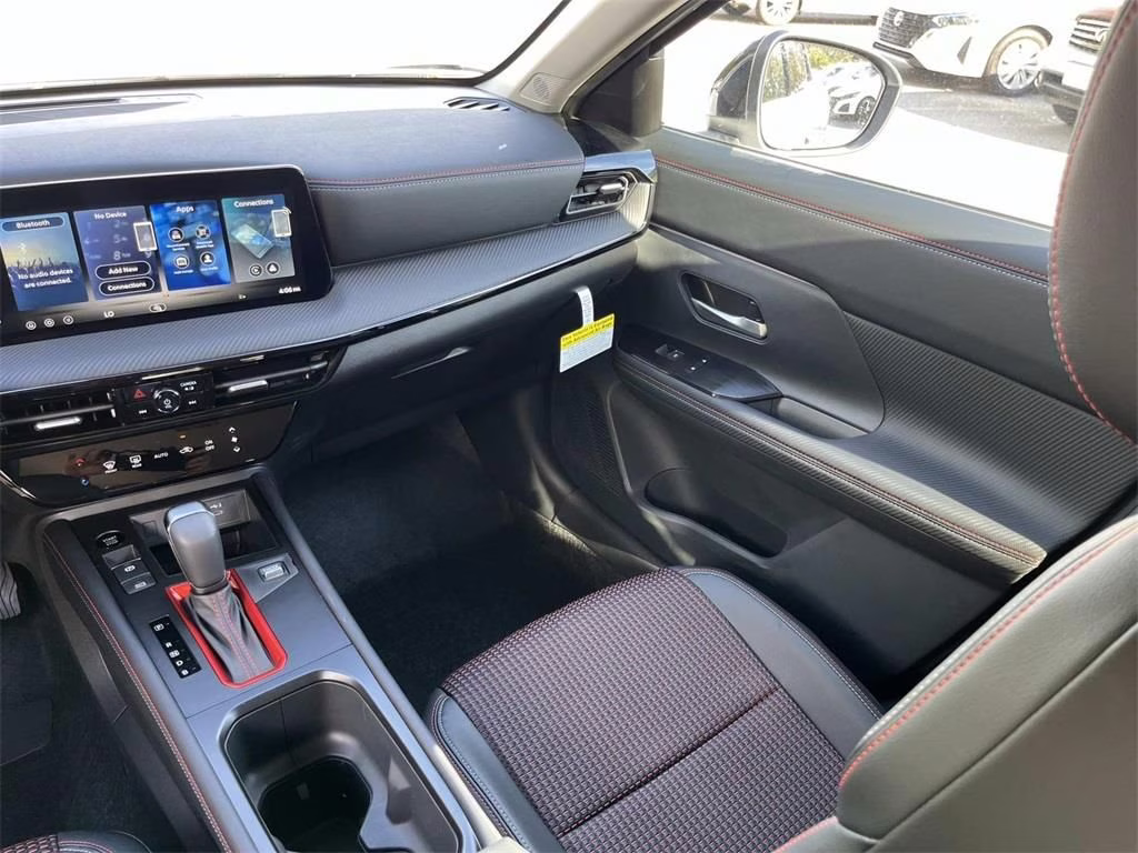 2026 Aspen White Tricoat Nissan Kicks SR FWD SUV