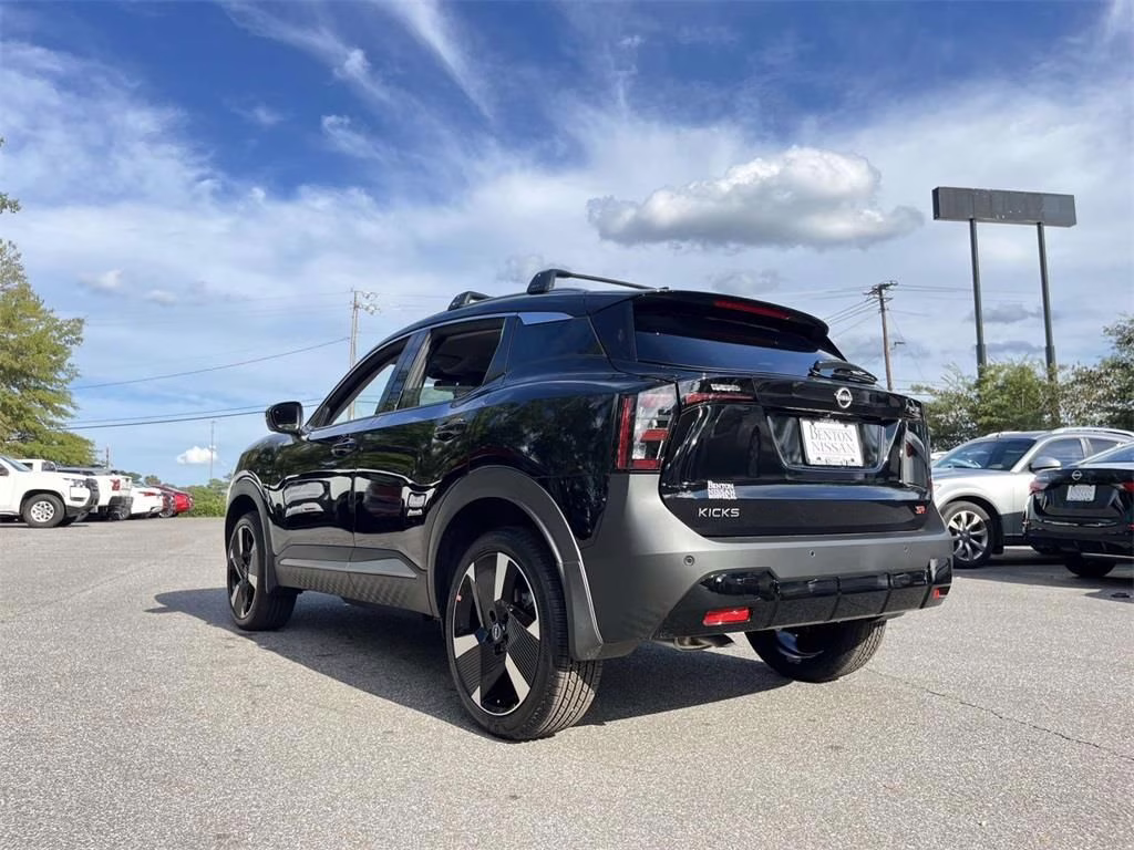 2026 Super Black Nissan Kicks SR FWD SUV