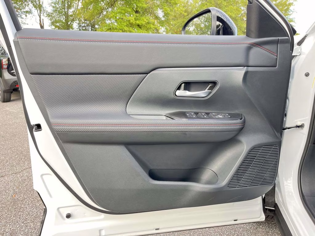 2026 Aspen White Tricoat Nissan Kicks SR FWD SUV