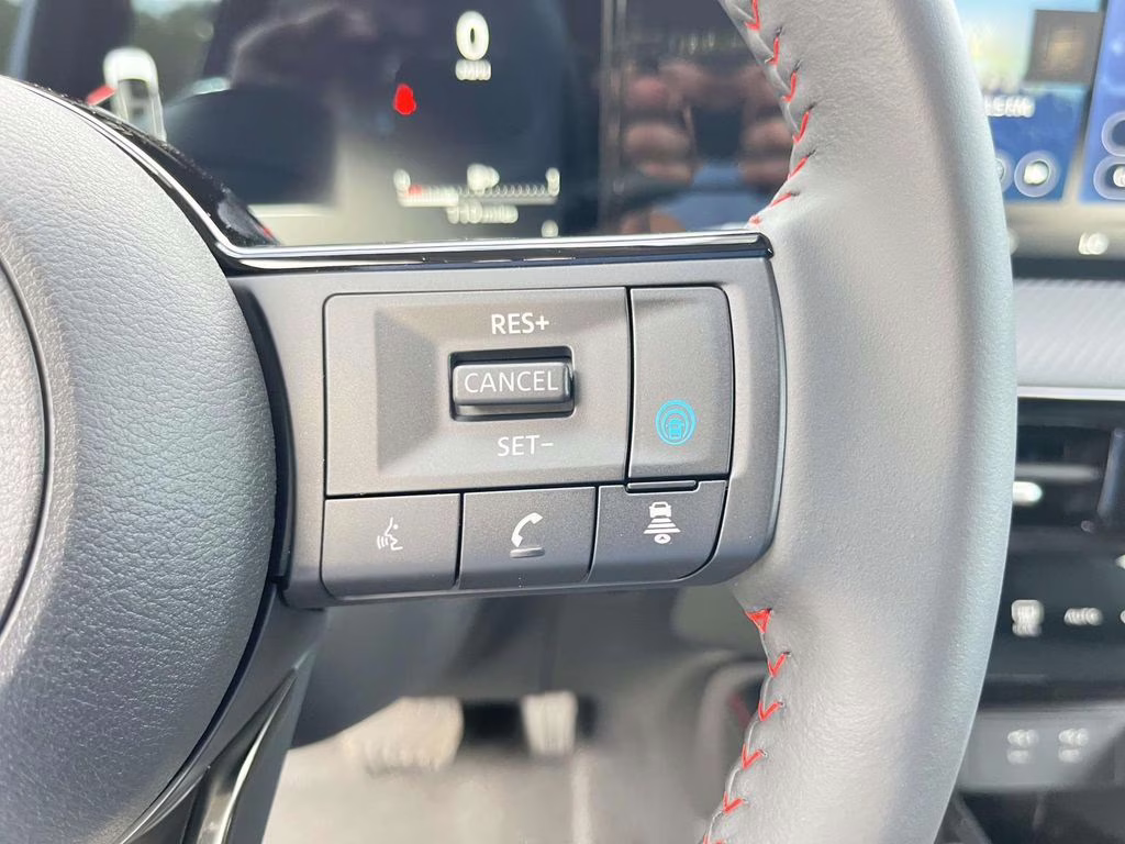 2026 Aspen White Tricoat Nissan Kicks SR FWD SUV