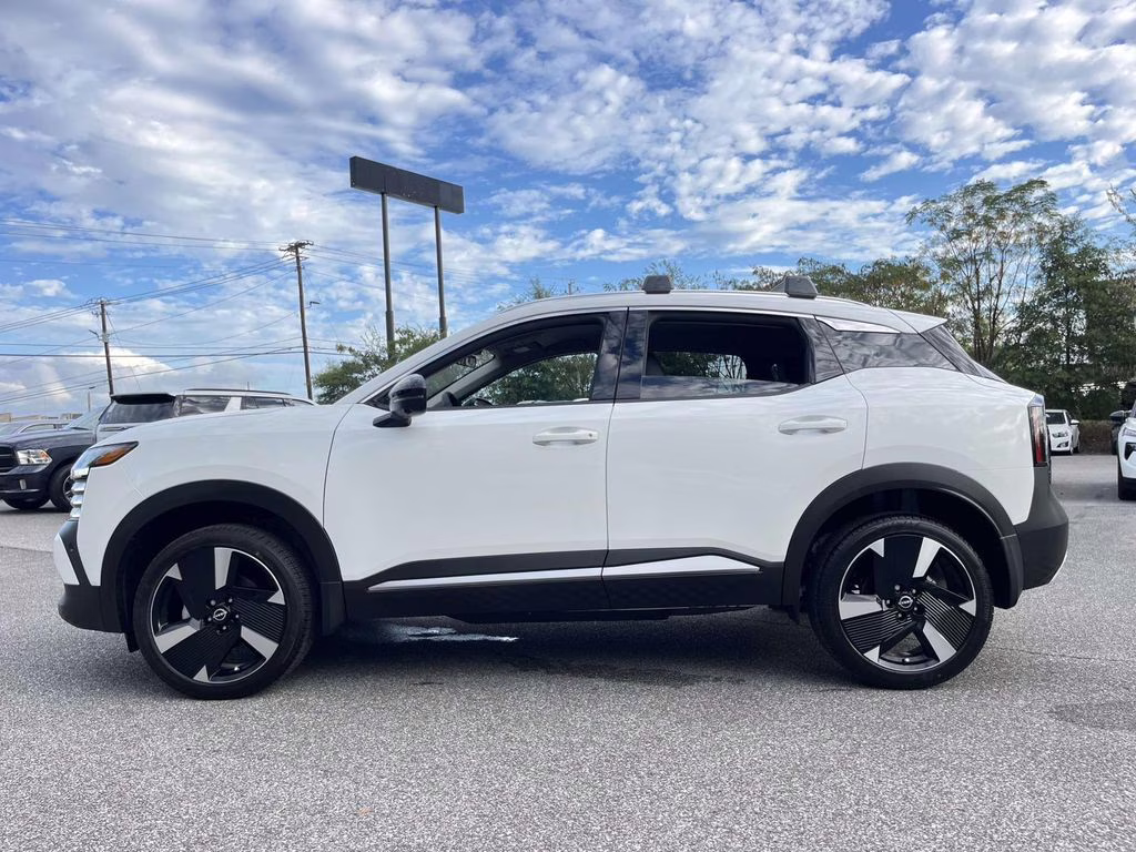 2026 Aspen White Tricoat Nissan Kicks SR FWD SUV