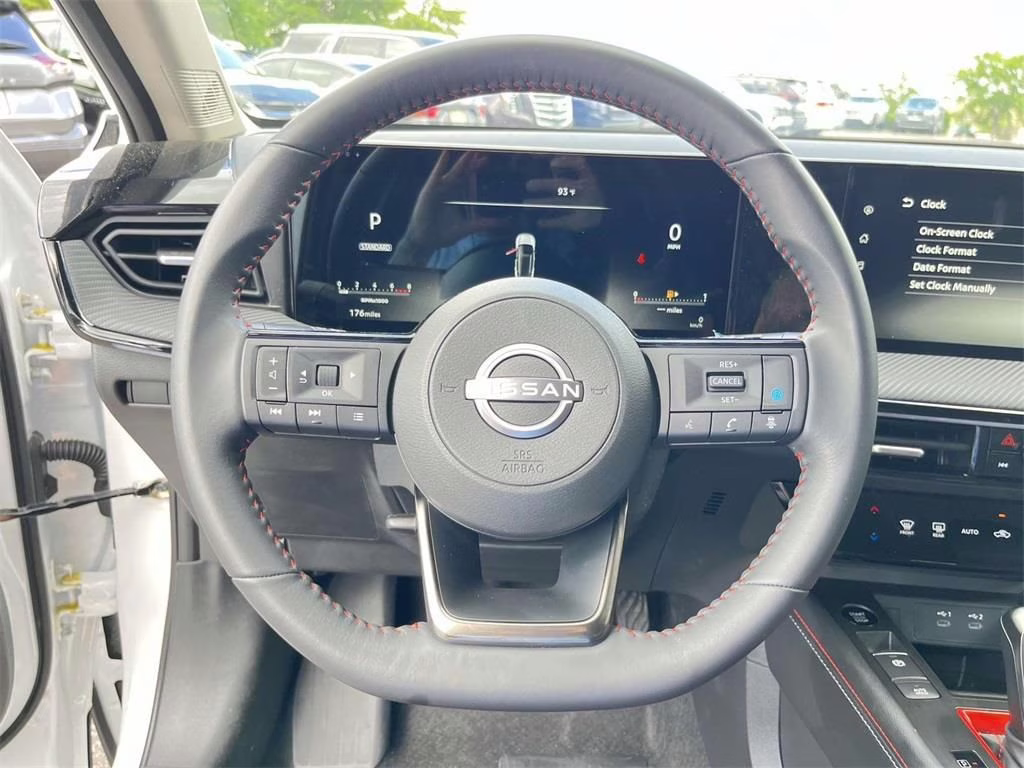 2025 Aspen White Tricoat Nissan Kicks SR AWD SUV