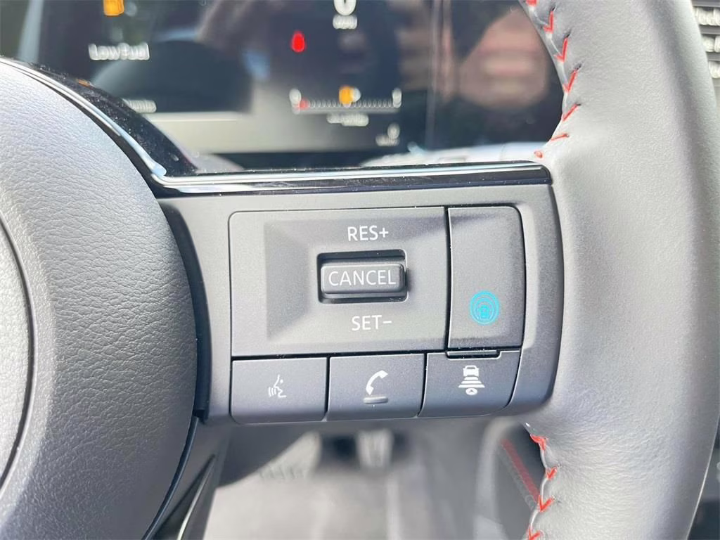 2025 Aspen White Tricoat Nissan Kicks SR AWD SUV