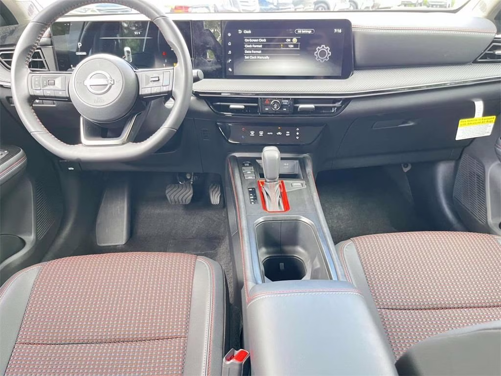 2025 Aspen White Tricoat Nissan Kicks SR AWD SUV