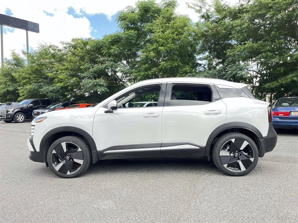 2025 Aspen White Tricoat Nissan Kicks SR AWD SUV