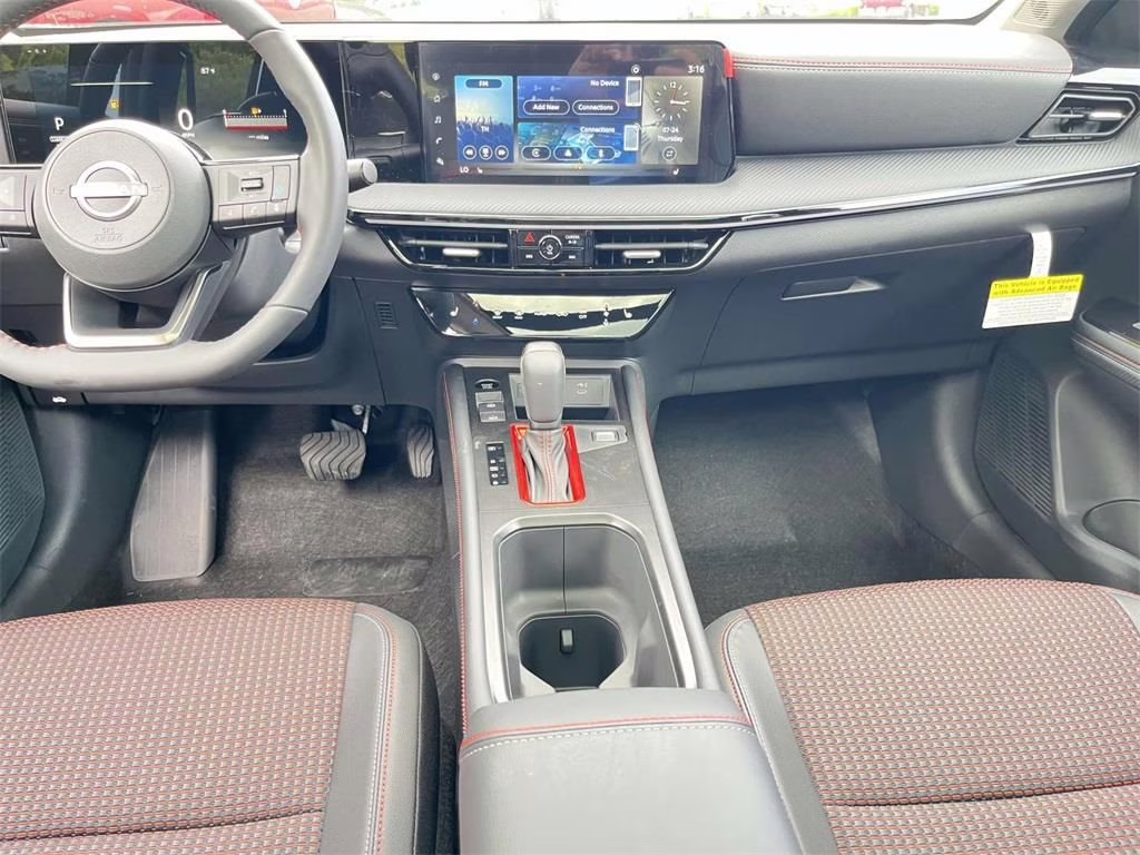 2025 Aspen White Tricoat Nissan Kicks SR FWD SUV