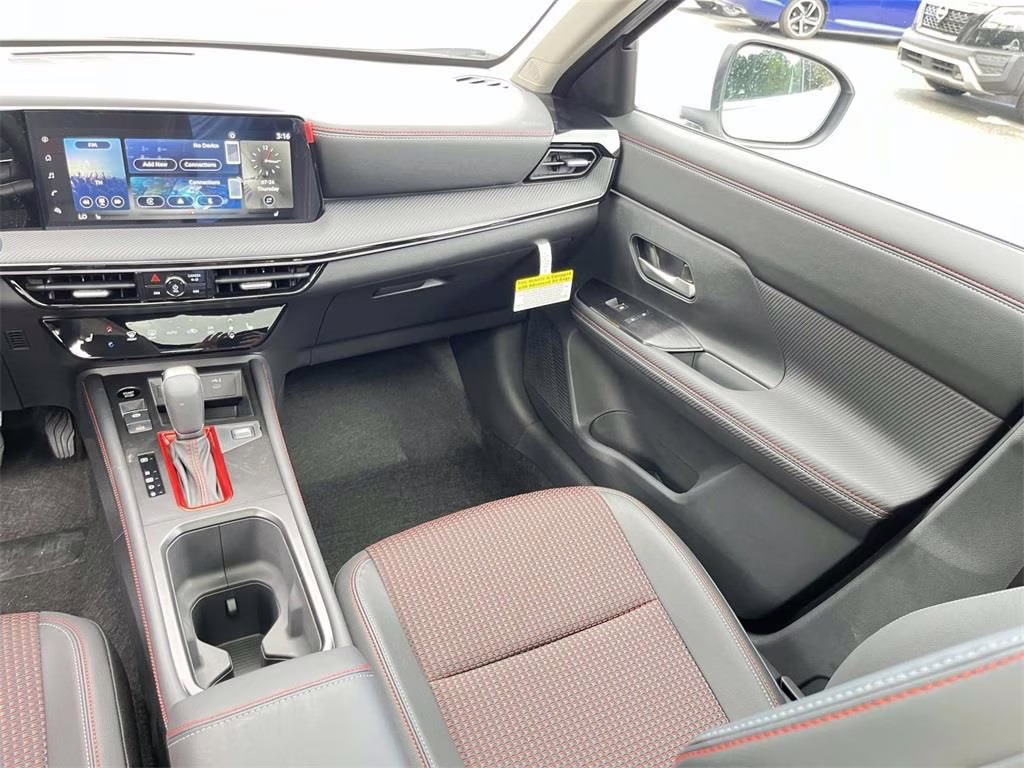 2025 Aspen White Tricoat Nissan Kicks SR FWD SUV