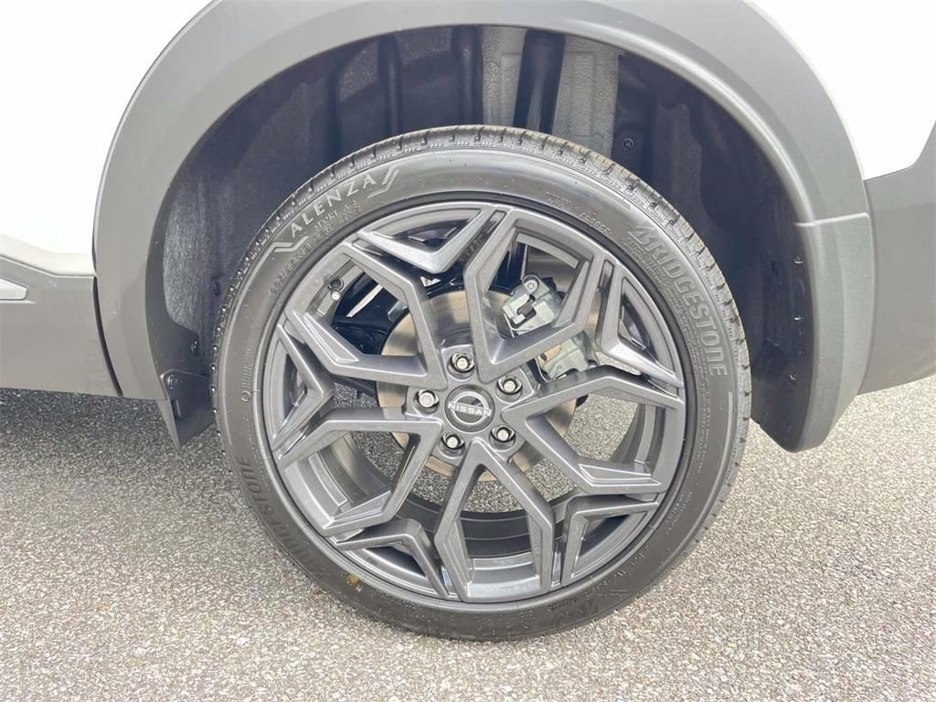 2025 Aspen White Tricoat Nissan Kicks SR FWD SUV