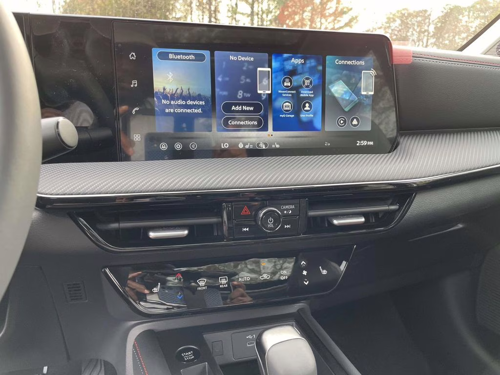 2026 Aspen White Tricoat Nissan Kicks SR FWD SUV