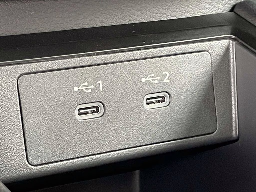 2026 Aspen White Tricoat Nissan Kicks SR FWD SUV