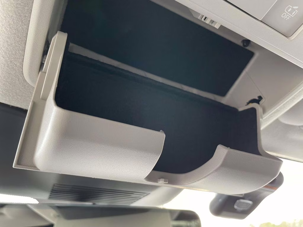 2026 Aspen White Tricoat Nissan Kicks SR FWD SUV