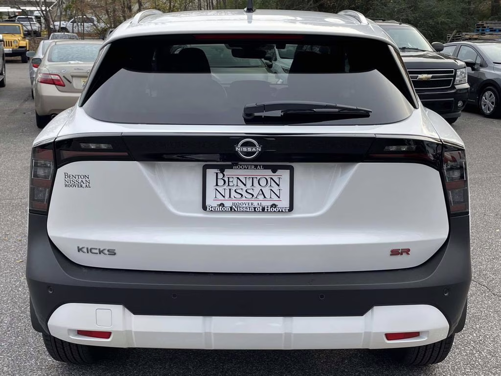 2026 Aspen White Tricoat Nissan Kicks SR FWD SUV