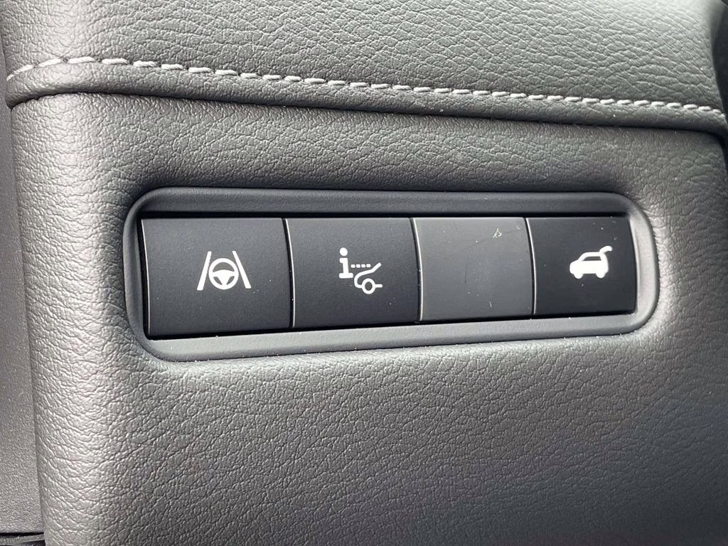 2025 Everest White Pearl Tricoat Nissan Armada Platinum Reserve RWD SUV