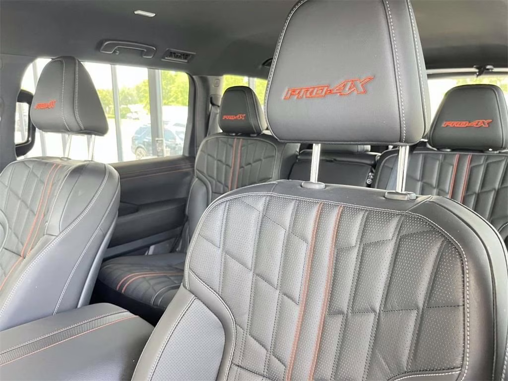 2025 Alpine Metallic/Super Black Nissan Armada PRO-4X 4X4 SUV