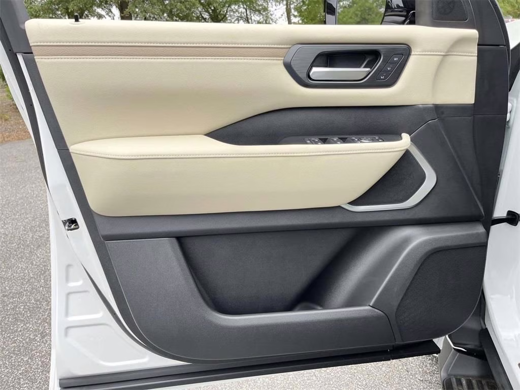 2026 Aspen White Tricoat Nissan Armada Platinum RWD SUV