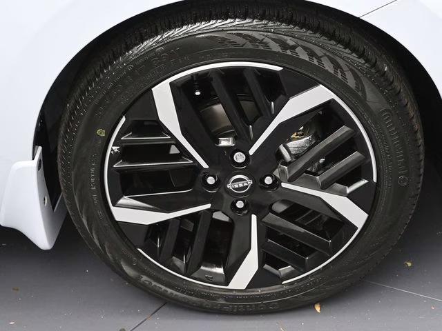 2025 Gray Sky Pearl Nissan Versa 1.6 SR FWD Sedan