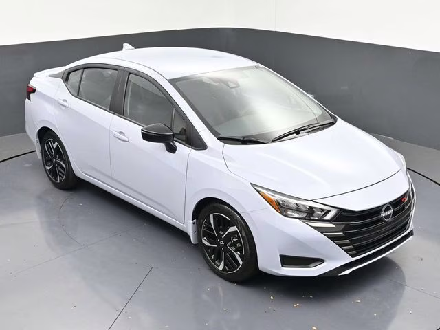 2025 Gray Sky Pearl Nissan Versa 1.6 SR FWD Sedan