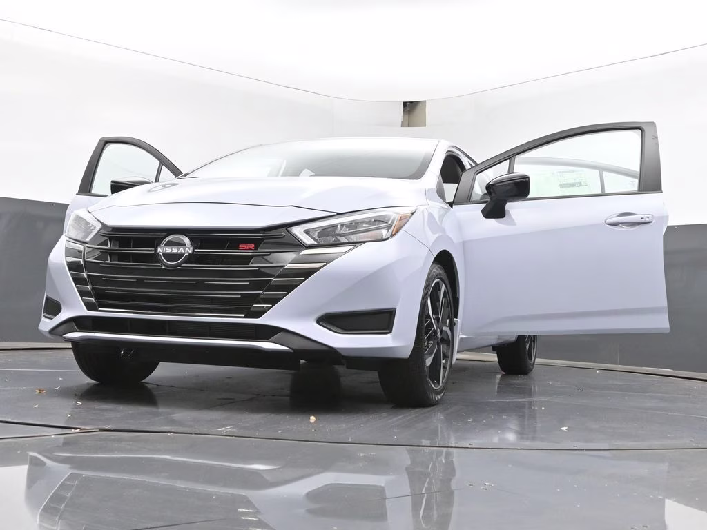 2025 Gray Sky Pearl Nissan Versa 1.6 SR FWD Sedan