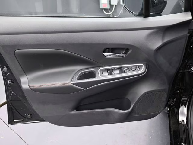 2025 Super Black Metallic Nissan Versa 1.6 SR FWD Sedan