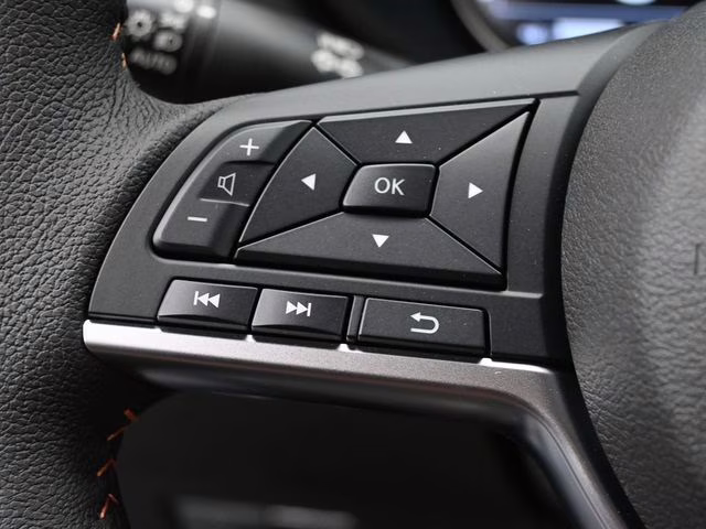 2025 Super Black Metallic Nissan Versa 1.6 SR FWD Sedan