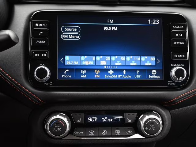 2025 Super Black Metallic Nissan Versa 1.6 SR FWD Sedan