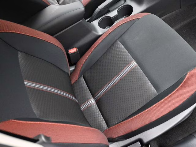 2025 Super Black Metallic Nissan Versa 1.6 SR FWD Sedan