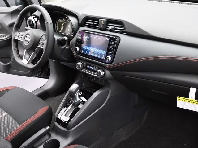 2025 Super Black Metallic Nissan Versa 1.6 SR FWD Sedan