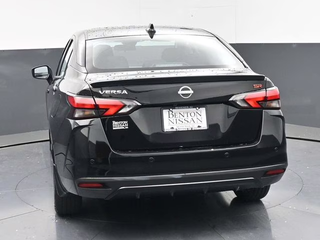 2025 Super Black Metallic Nissan Versa 1.6 SR FWD Sedan