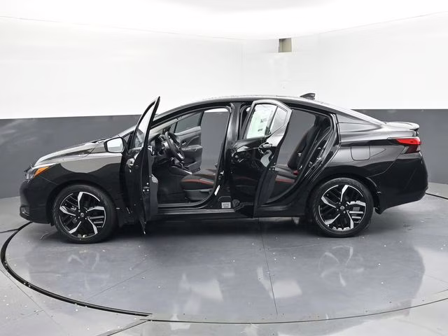 2025 Super Black Metallic Nissan Versa 1.6 SR FWD Sedan