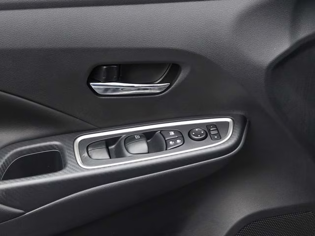 2025 Gun Metallic Nissan Versa 1.6 SR FWD Sedan