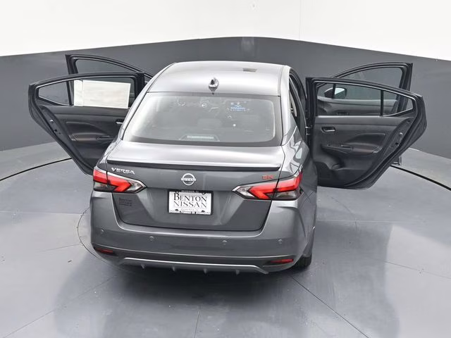 2025 Gun Metallic Nissan Versa 1.6 SR FWD Sedan