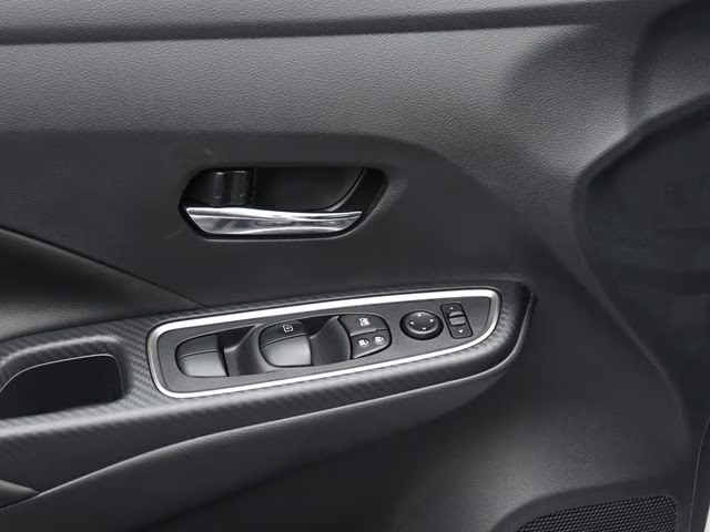 2025 Aspen White Tricoat Nissan Versa 1.6 SR FWD Sedan