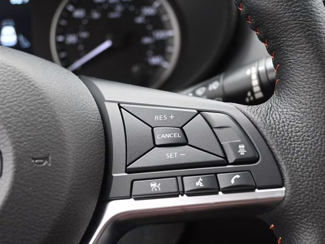 2025 Aspen White Tricoat Nissan Versa 1.6 SR FWD Sedan