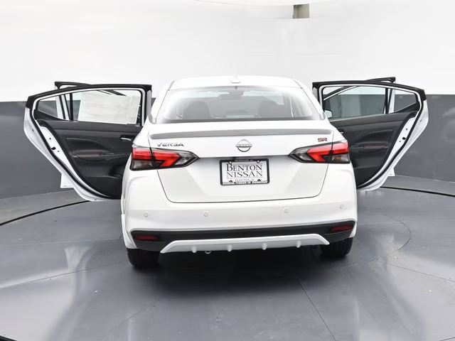 2025 Aspen White Tricoat Nissan Versa 1.6 SR FWD Sedan