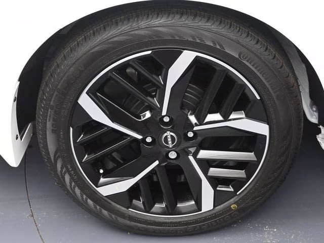 2025 Aspen White Tricoat Nissan Versa 1.6 SR FWD Sedan