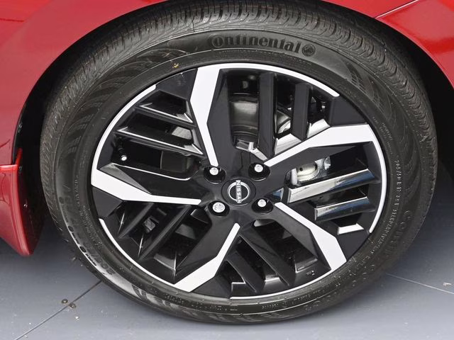 2025 Scarlet Ember Tintcoat Nissan Versa 1.6 SR FWD Sedan