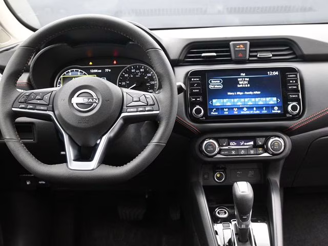 2025 Super Black Metallic Nissan Versa 1.6 SR FWD Sedan