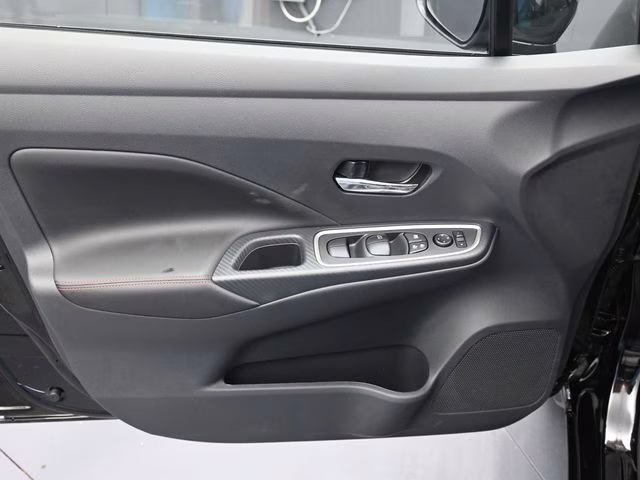 2025 Super Black Metallic Nissan Versa 1.6 SR FWD Sedan