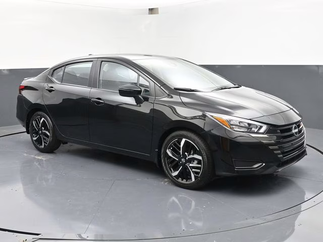 2025 Super Black Metallic Nissan Versa 1.6 SR FWD Sedan