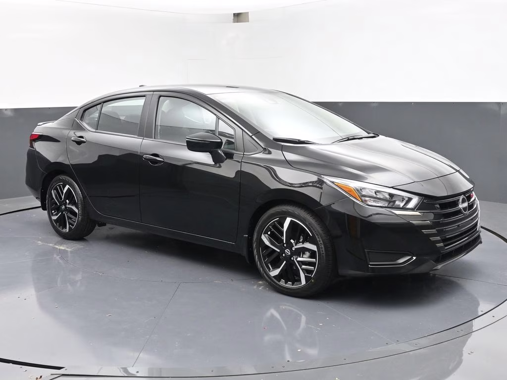 2025 Super Black Metallic Nissan Versa 1.6 SR FWD Sedan