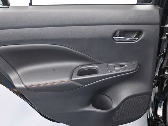 2025 Super Black Metallic Nissan Versa 1.6 SR FWD Sedan