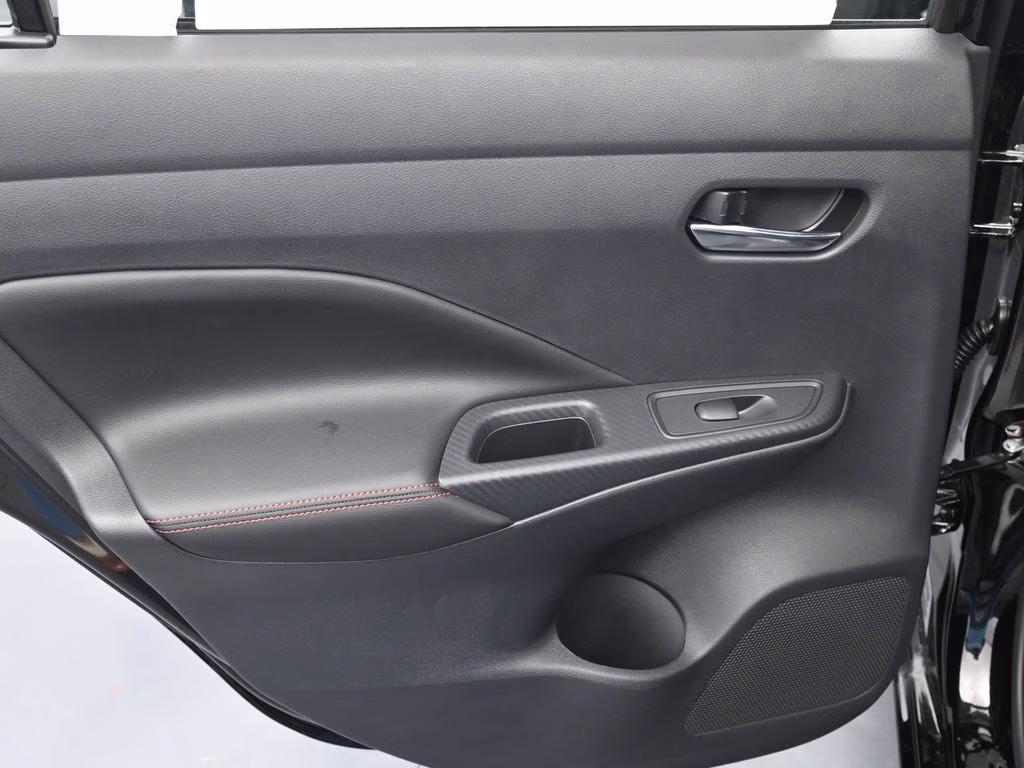 2025 Super Black Metallic Nissan Versa 1.6 SR FWD Sedan