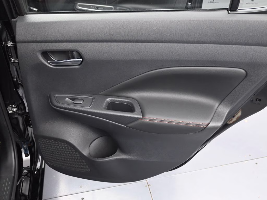 2025 Super Black Metallic Nissan Versa 1.6 SR FWD Sedan