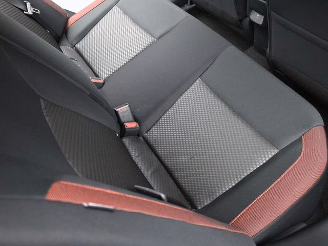 2025 Super Black Metallic Nissan Versa 1.6 SR FWD Sedan