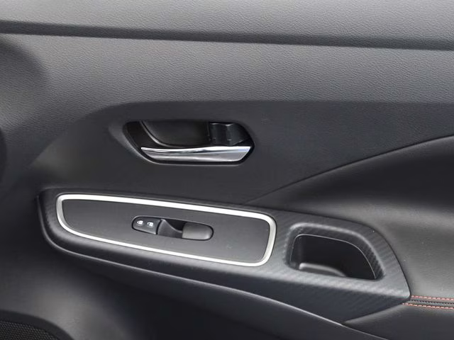 2025 Super Black Metallic Nissan Versa 1.6 SR FWD Sedan